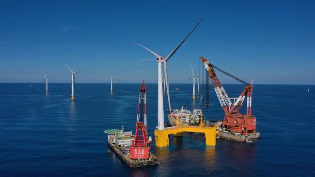 2021年 參與建制的全球首臺抗臺風漂浮式風電安裝成功